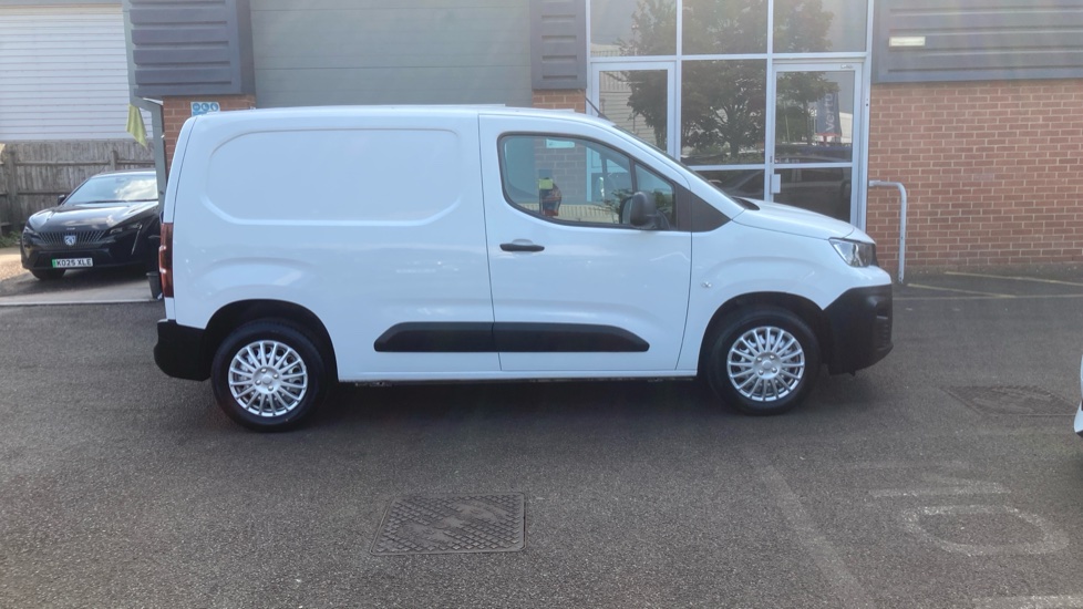 Peugeot Partner Standard Diesel 1000 1.5 BlueHDi 100 Professional Premium + Van - Image 9