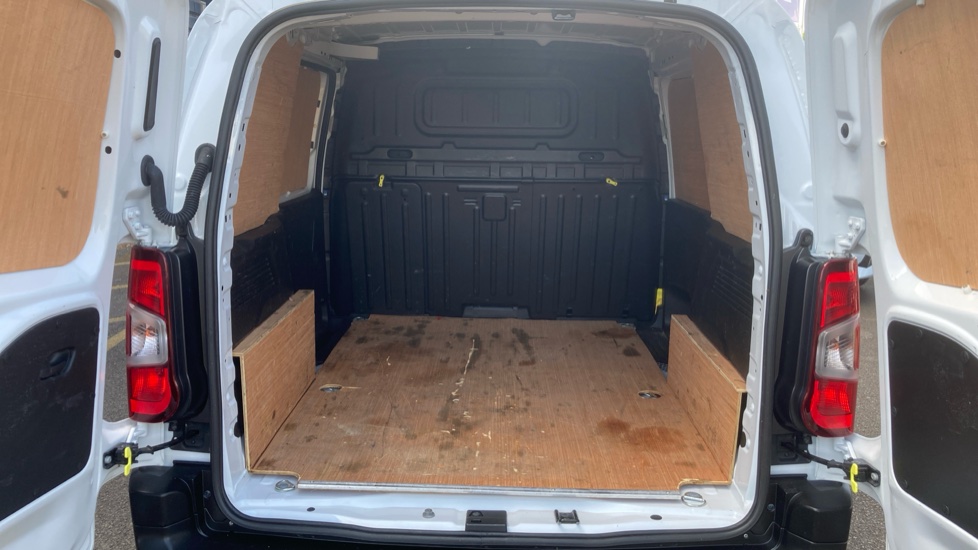 Peugeot Partner Standard Diesel 1000 1.5 BlueHDi 100 Professional Premium + Van - Image 12