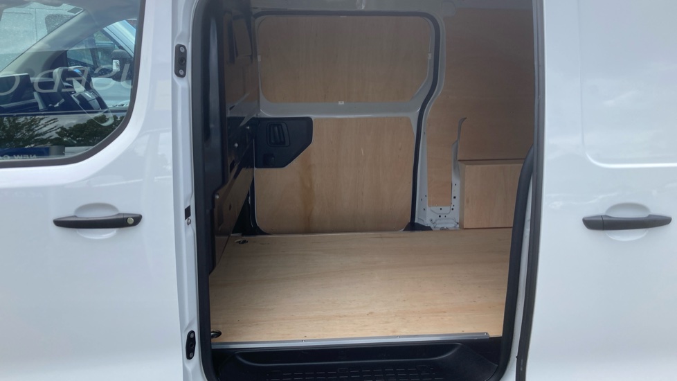Peugeot Expert L1 Diesel 1.5 BlueHDi 120 Professional Van - Image 5