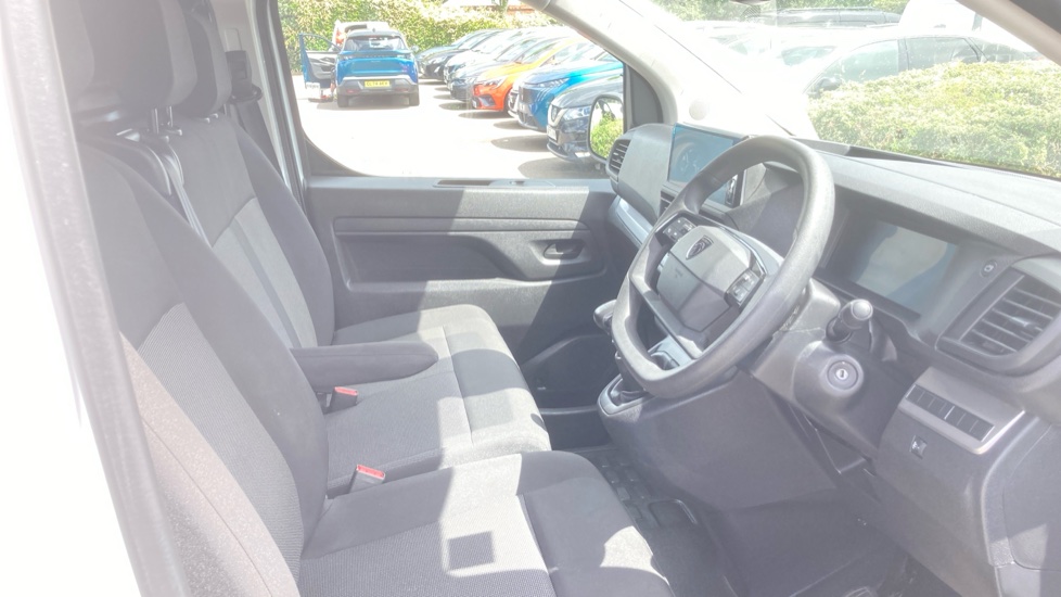 Peugeot Expert L1 Diesel 1.5 BlueHDi 120 Professional Van - Image 6