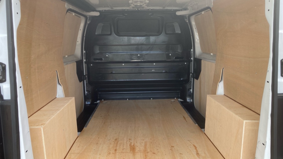 Peugeot Expert L1 Diesel 1.5 BlueHDi 120 Professional Van - Image 12