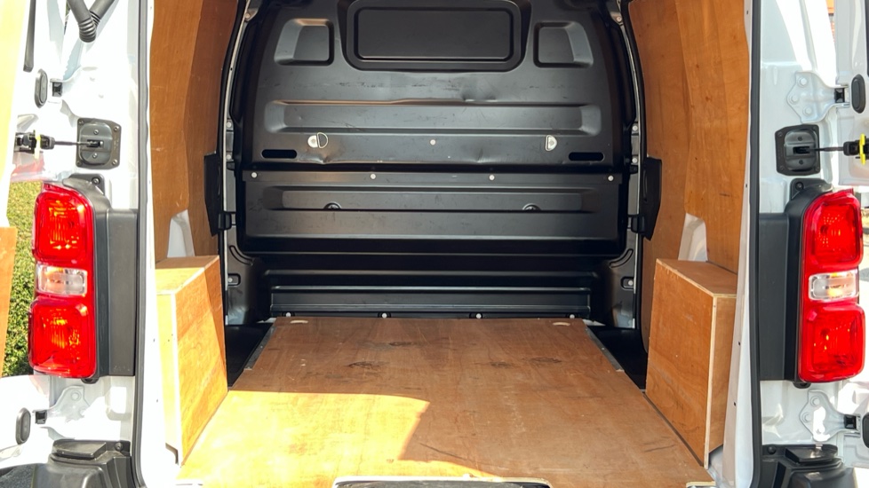 Peugeot Expert L1 Diesel 1.5 BlueHDi 120 Professional Van - Image 3