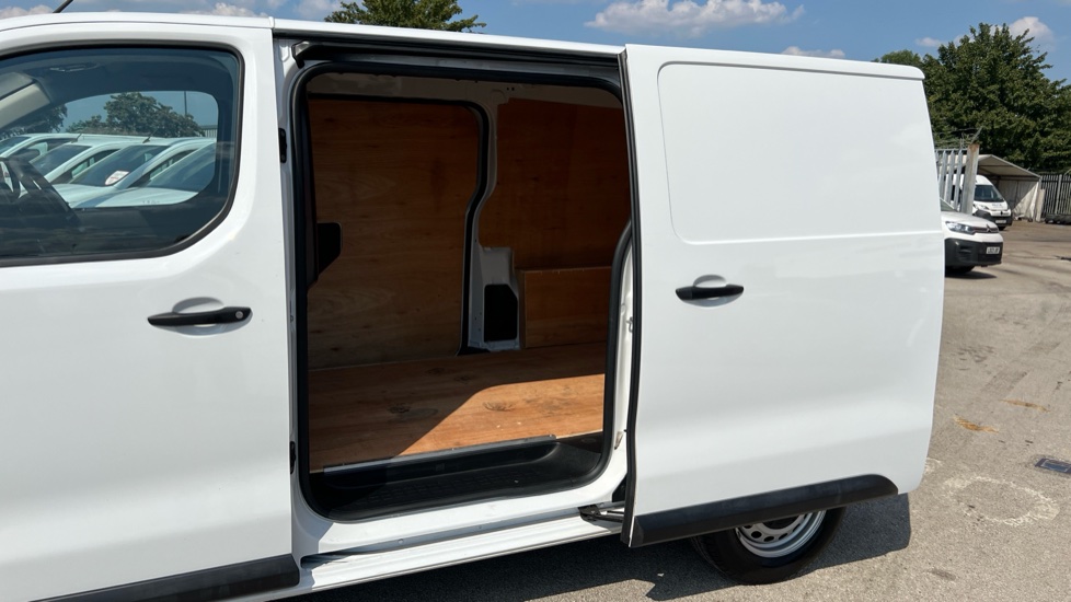 Peugeot Expert L1 Diesel 1.5 BlueHDi 120 Professional Van - Image 5