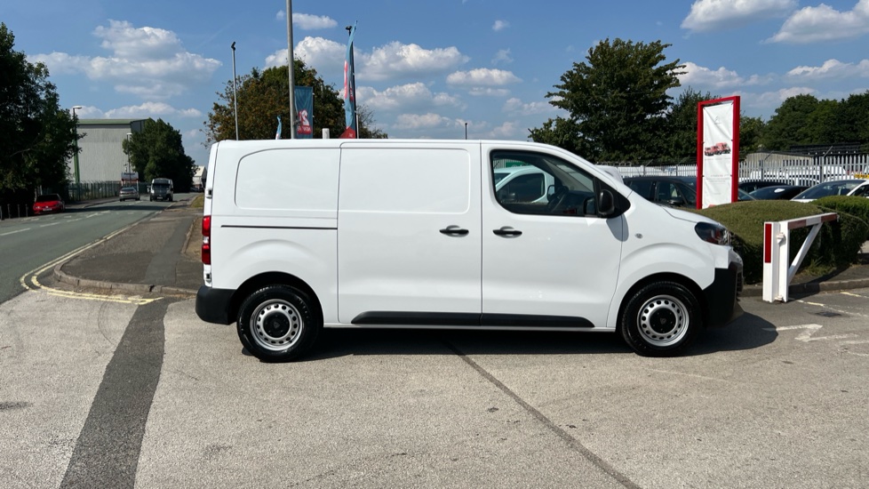 Peugeot Expert L1 Diesel 1.5 BlueHDi 120 Professional Van - Image 9