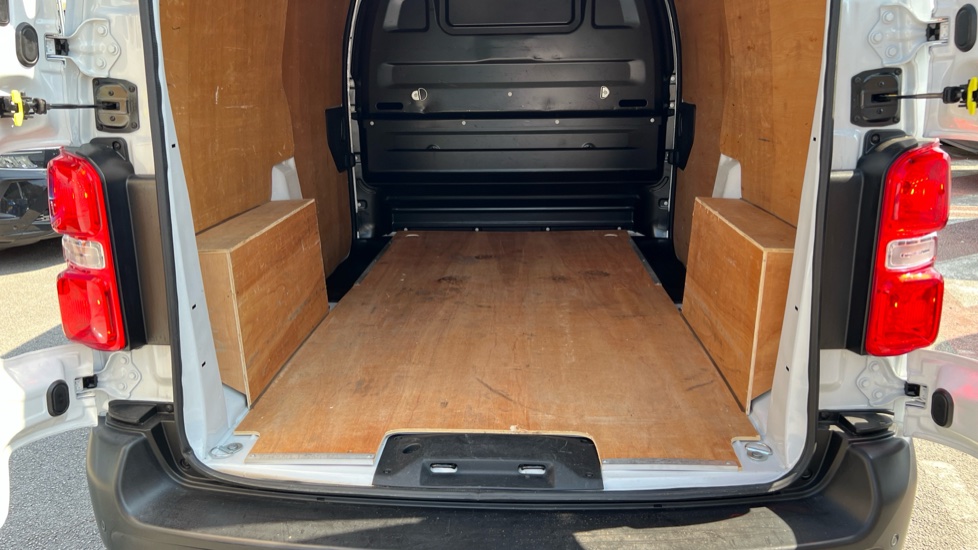 Peugeot Expert L1 Diesel 1.5 BlueHDi 120 Professional Van - Image 12