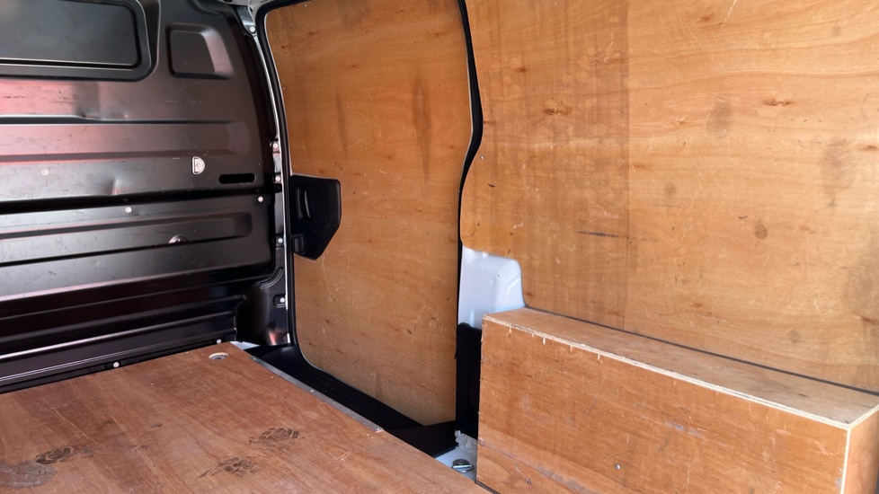 Peugeot Expert L1 Diesel 1.5 BlueHDi 120 Professional Van - Image 14