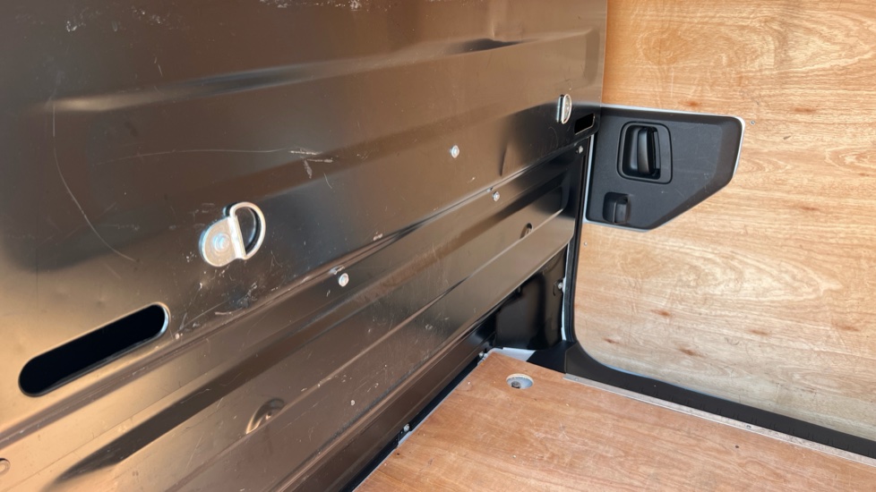 Peugeot Expert L1 Diesel 1.5 BlueHDi 120 Professional Van - Image 18