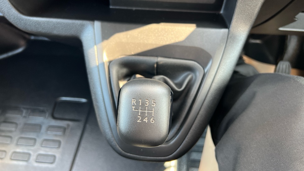 Peugeot Expert L1 Diesel 1.5 BlueHDi 120 Professional Van - Image 22