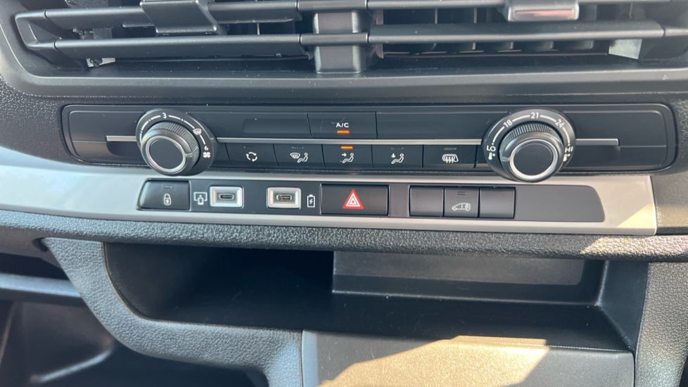 Peugeot Expert L1 Diesel 1.5 BlueHDi 120 Professional Van - Image 23
