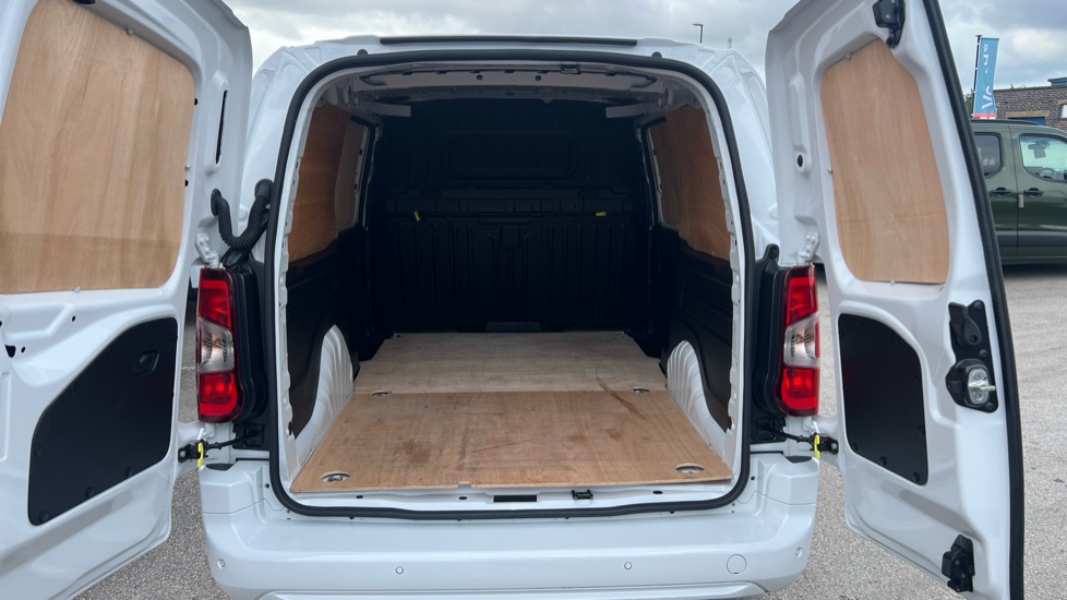 Vauxhall Combo Cargo Combo Xl Diesel 1.5 Turbo D 100ps Pro H1 Van - Image 3
