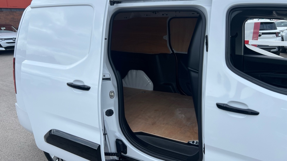 Vauxhall Combo Cargo Combo Xl Diesel 1.5 Turbo D 100ps Pro H1 Van - Image 5
