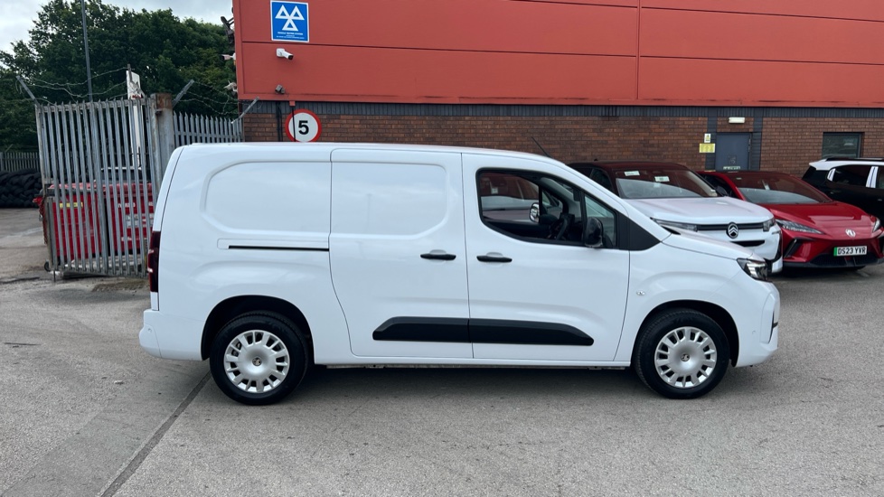 Vauxhall Combo Cargo Combo Xl Diesel 1.5 Turbo D 100ps Pro H1 Van - Image 9