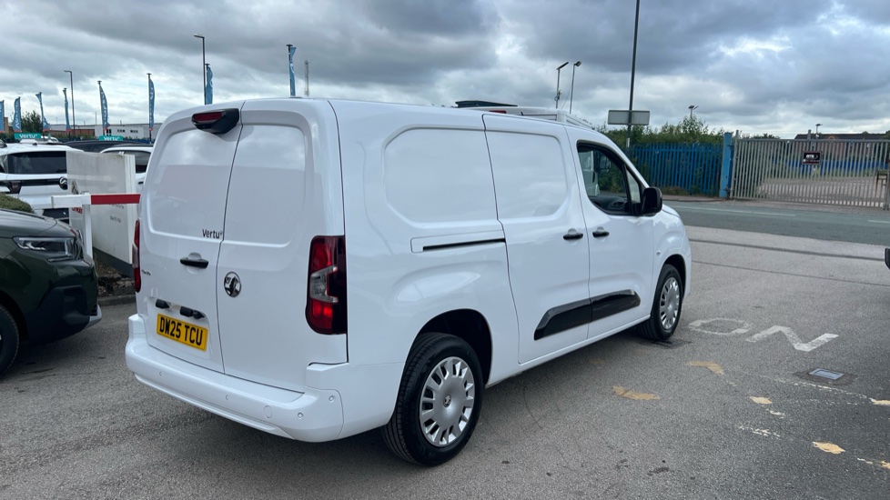 Vauxhall Combo Cargo Combo Xl Diesel 1.5 Turbo D 100ps Pro H1 Van - Image 10
