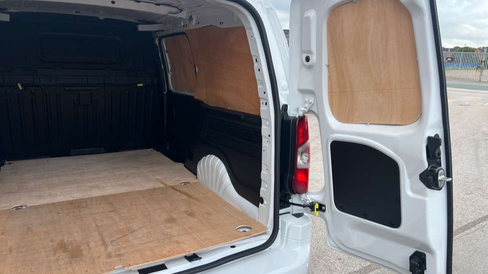 Vauxhall Combo Cargo Combo Xl Diesel 1.5 Turbo D 100ps Pro H1 Van - Image 12
