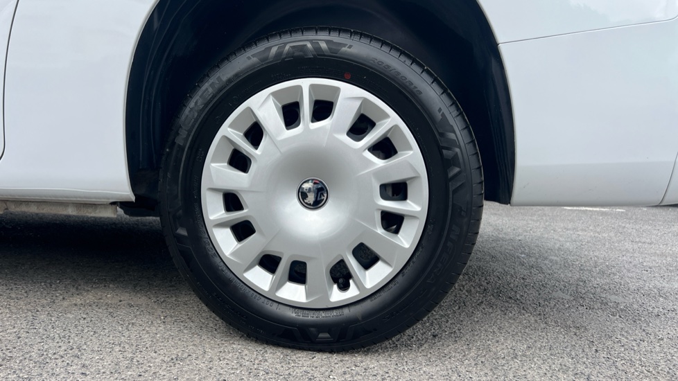 Vauxhall Combo Cargo Combo Xl Diesel 1.5 Turbo D 100ps Pro H1 Van - Image 17