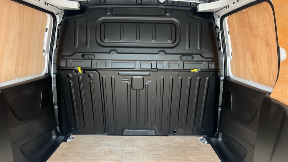 Vauxhall Combo Cargo Combo Xl Diesel 1.5 Turbo D 100ps Pro H1 Van - Image 18