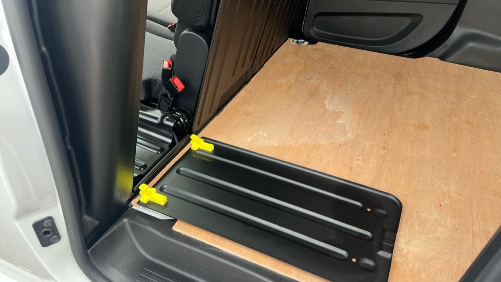 Vauxhall Combo Cargo Combo Xl Diesel 1.5 Turbo D 100ps Pro H1 Van - Image 36