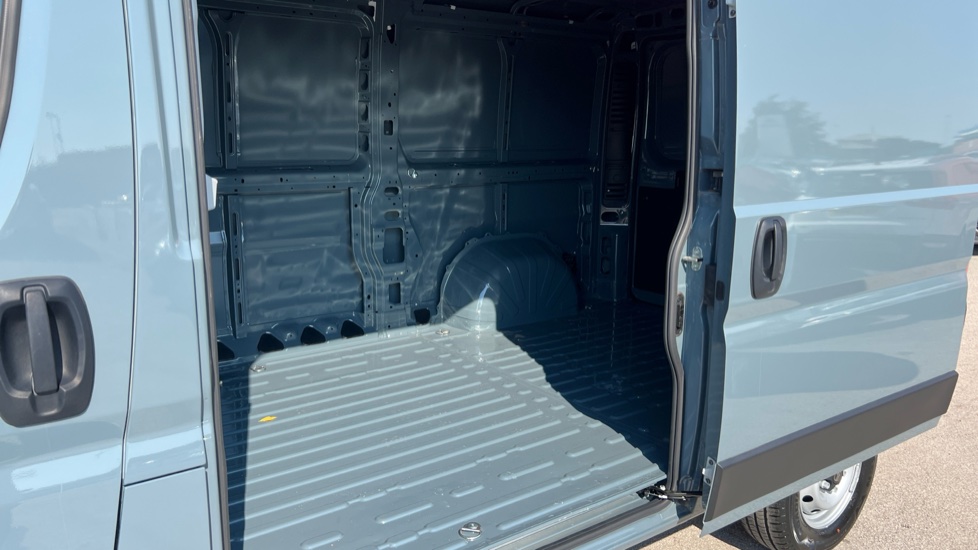 Citroen Relay 3500 L2 Diesel 2.2 BlueHDi 140 H1 Van Enterprise - Image 5