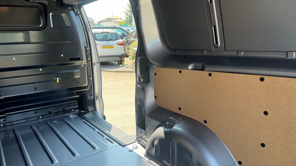 Citroen Dispatch Xl Diesel 1.5 D 120ps Van Enterprise - Image 14