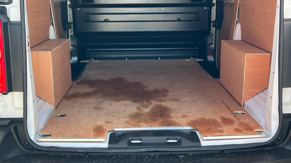 Peugeot Expert L2 Diesel 1.5 BlueHDi 120 Professional Van - Image 3