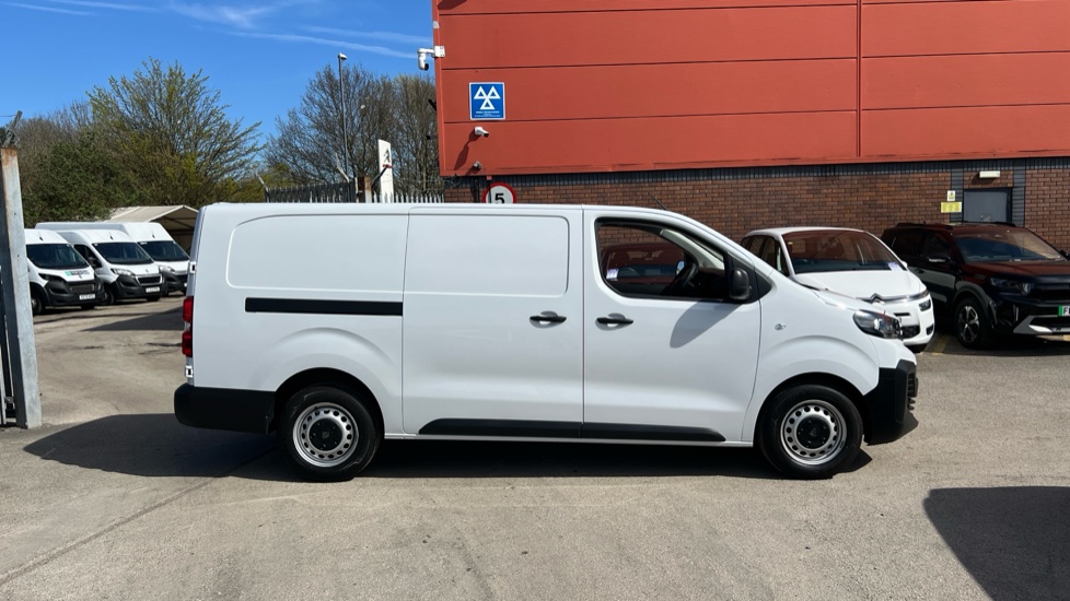 Peugeot Expert L2 Diesel 1.5 BlueHDi 120 Professional Van - Image 9