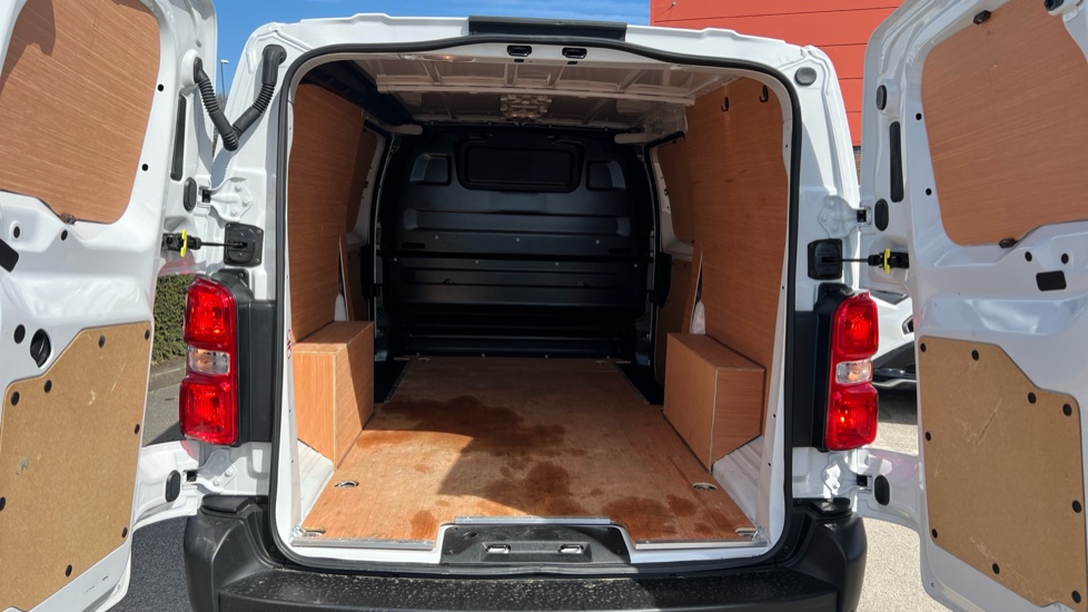 Peugeot Expert L2 Diesel 1.5 BlueHDi 120 Professional Van - Image 12