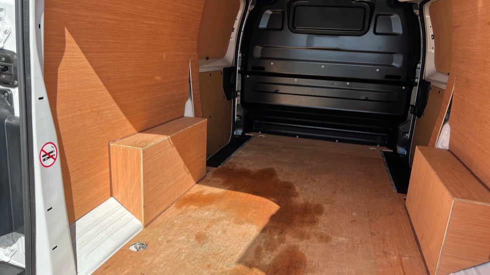 Peugeot Expert L2 Diesel 1.5 BlueHDi 120 Professional Van - Image 14