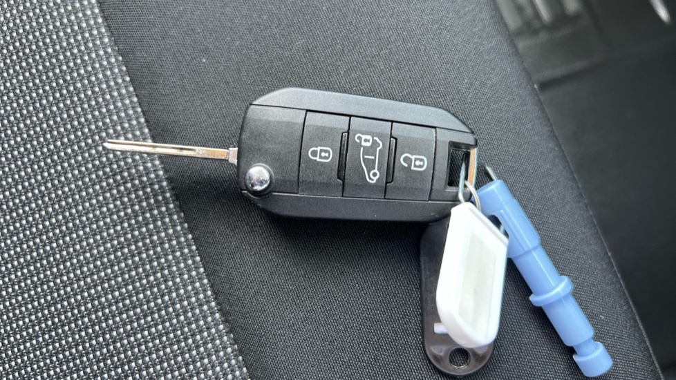 Peugeot Expert L2 Diesel 1.5 BlueHDi 120 Professional Van - Image 20