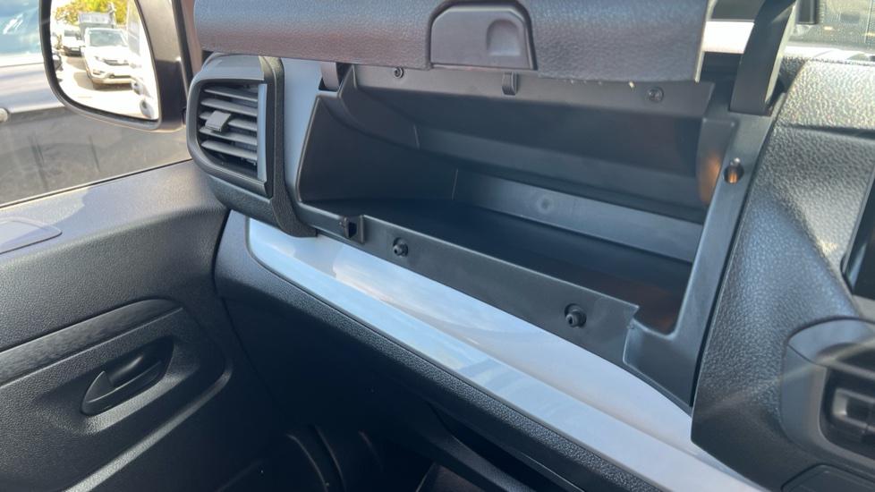 Peugeot Expert L2 Diesel 1.5 BlueHDi 120 Professional Van - Image 34