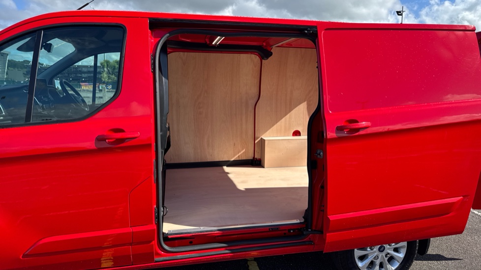Ford Transit Custom 280 L1 Diesel Fwd 2.0 EcoBlue 130ps Low Roof Limited Van - Image 5
