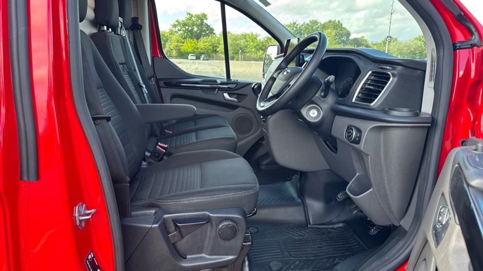 Ford Transit Custom 280 L1 Diesel Fwd 2.0 EcoBlue 130ps Low Roof Limited Van - Image 6