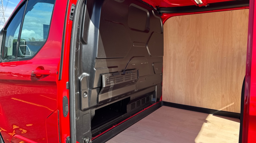 Ford Transit Custom 280 L1 Diesel Fwd 2.0 EcoBlue 130ps Low Roof Limited Van - Image 18