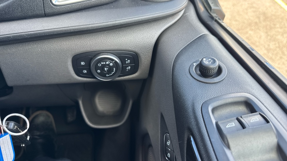 Ford Transit Custom 280 L1 Diesel Fwd 2.0 EcoBlue 130ps Low Roof Limited Van - Image 36
