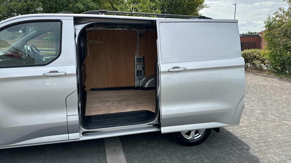 Ford Transit Custom 300 L1 Diesel Fwd 2.0 EcoBlue 136ps H1 Van Limited Auto - Image 5