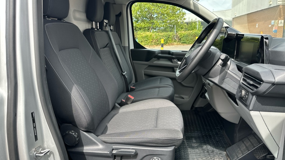 Ford Transit Custom 300 L1 Diesel Fwd 2.0 EcoBlue 136ps H1 Van Limited Auto - Image 6