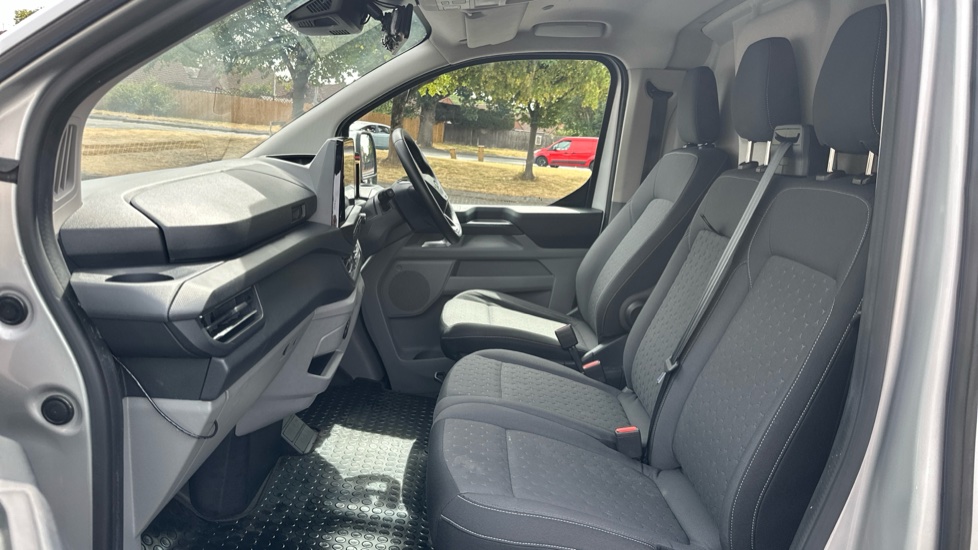Ford Transit Custom 300 L1 Diesel Fwd 2.0 EcoBlue 136ps H1 Van Limited Auto - Image 13
