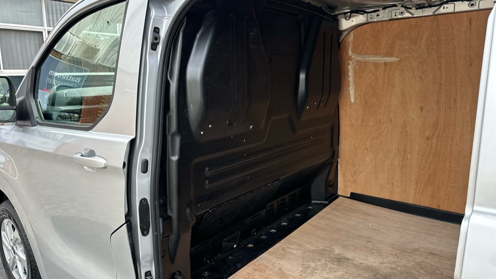Ford Transit Custom 300 L1 Diesel Fwd 2.0 EcoBlue 136ps H1 Van Limited Auto - Image 18