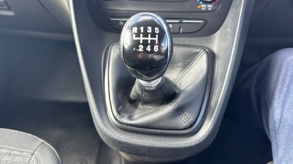 Ford Transit Connect 240 L2 Diesel 1.5 EcoBlue 120ps Trend Van - Image 34