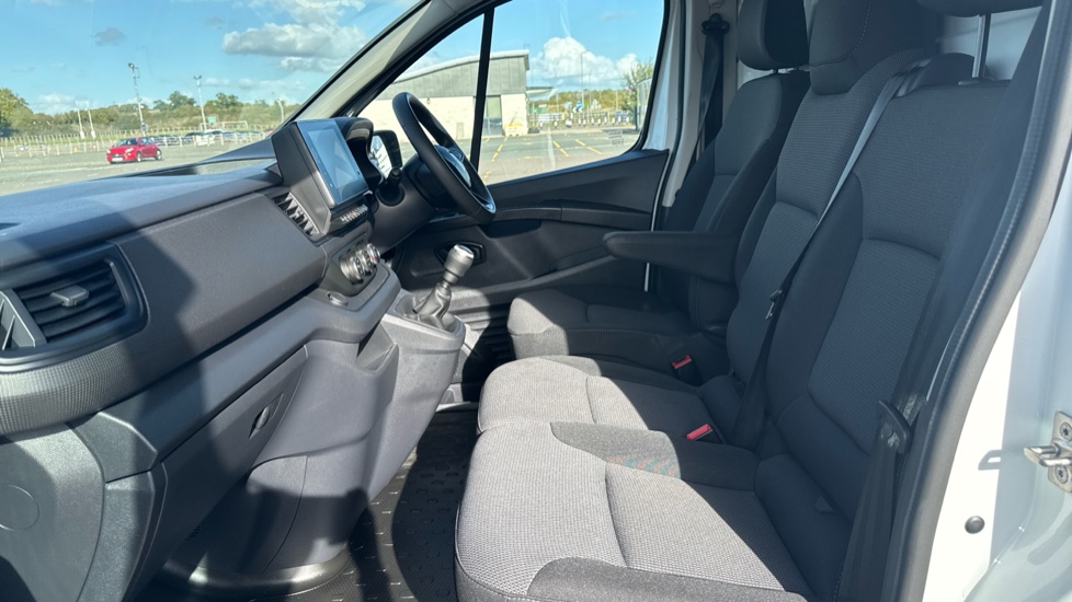 Renault Trafic Lwb Diesel LL30 Blue dCi 130 Advance [Safety] Van - Image 13