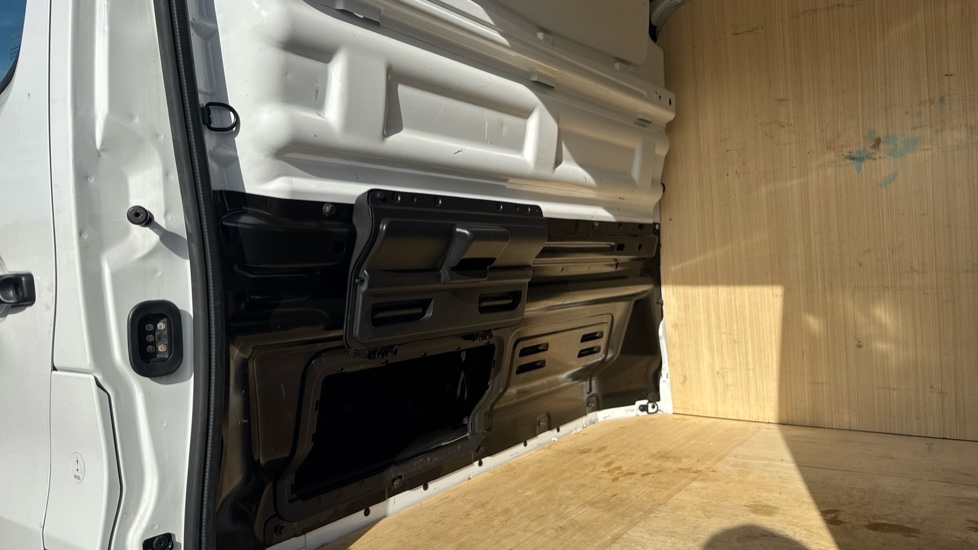 Renault Trafic Lwb Diesel LL30 Blue dCi 130 Advance [Safety] Van - Image 18