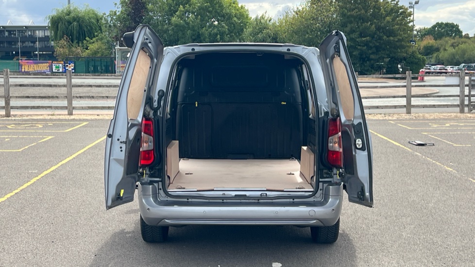 Citroen Berlingo Xl Diesel 1.5 BlueHDi 950Kg Driver 130ps EAT8 [Start Stop] - Image 3