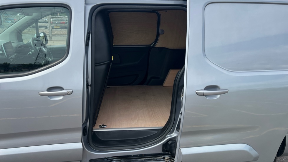 Citroen Berlingo Xl Diesel 1.5 BlueHDi 950Kg Driver 130ps EAT8 [Start Stop] - Image 5
