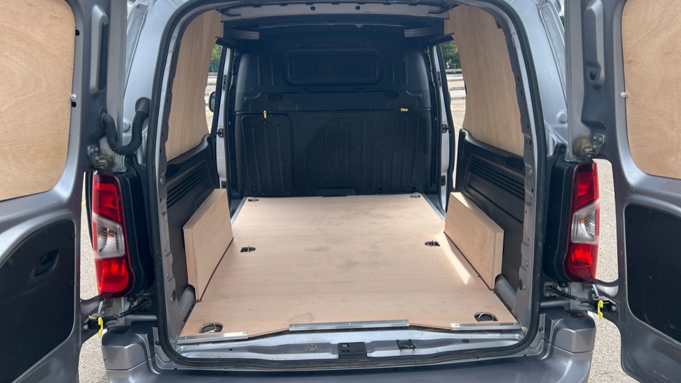 Citroen Berlingo Xl Diesel 1.5 BlueHDi 950Kg Driver 130ps EAT8 [Start Stop] - Image 12