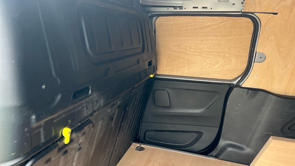 Citroen Berlingo Xl Diesel 1.5 BlueHDi 950Kg Driver 130ps EAT8 [Start Stop] - Image 18