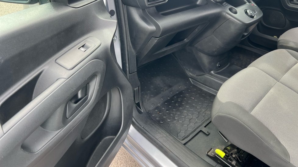 Citroen Berlingo Xl Diesel 1.5 BlueHDi 950Kg Driver 130ps EAT8 [Start Stop] - Image 34