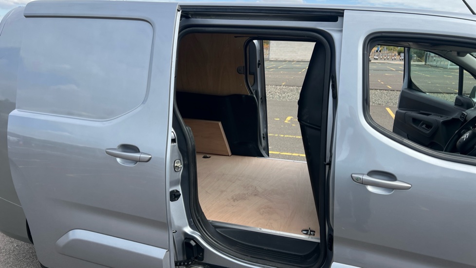 Citroen Berlingo Xl Diesel 1.5 BlueHDi 950Kg Driver 130ps EAT8 [Start Stop] - Image 38
