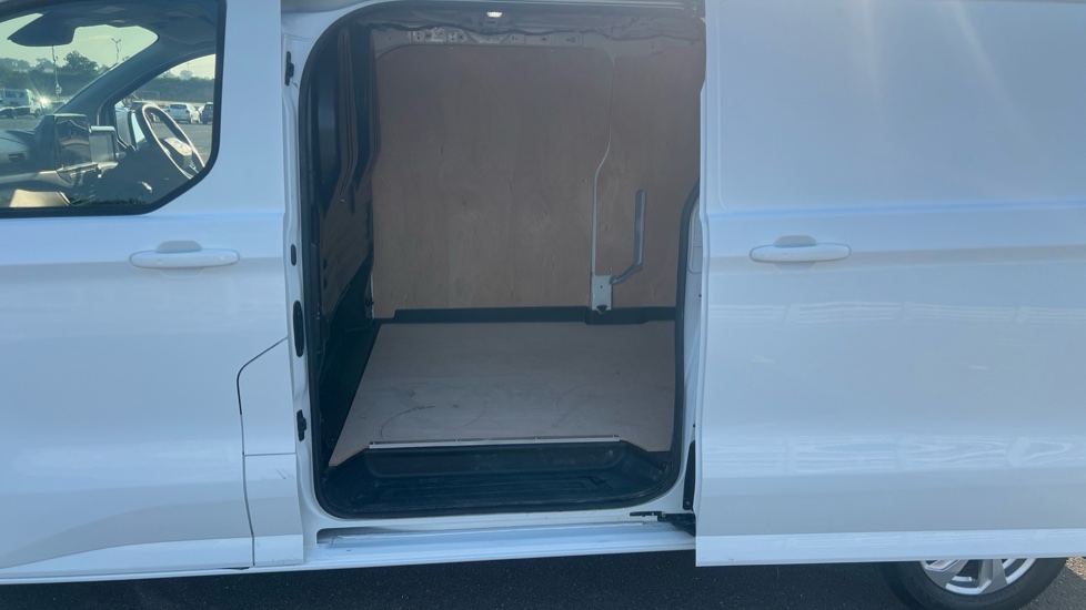 Ford Transit Custom 300 L2 Diesel Fwd 2.0 EcoBlue 136ps H1 Van Limited - Image 5
