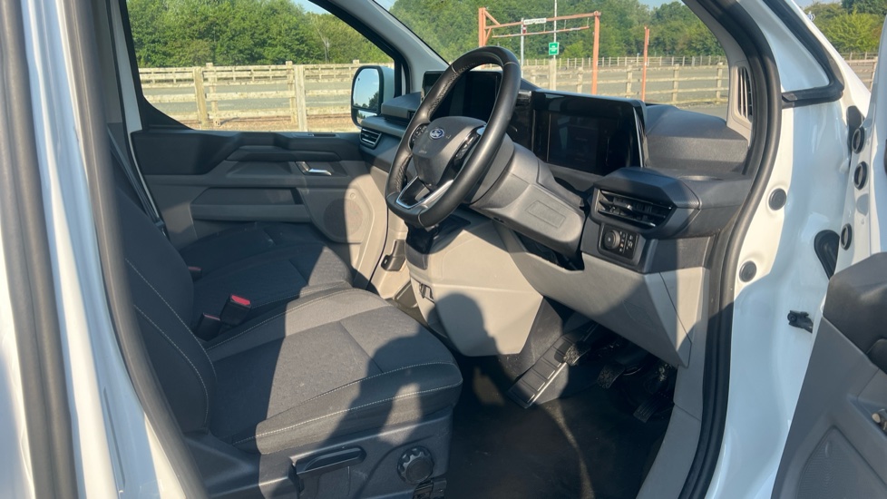 Ford Transit Custom 300 L2 Diesel Fwd 2.0 EcoBlue 136ps H1 Van Limited - Image 6