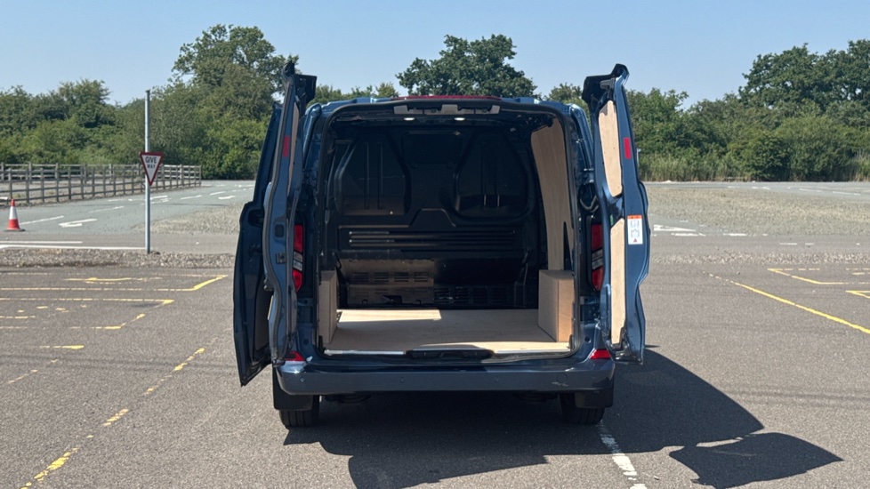 Ford Transit Custom 280 L1 Diesel Fwd 2.0 EcoBlue 136ps H1 Van Limited - Image 3