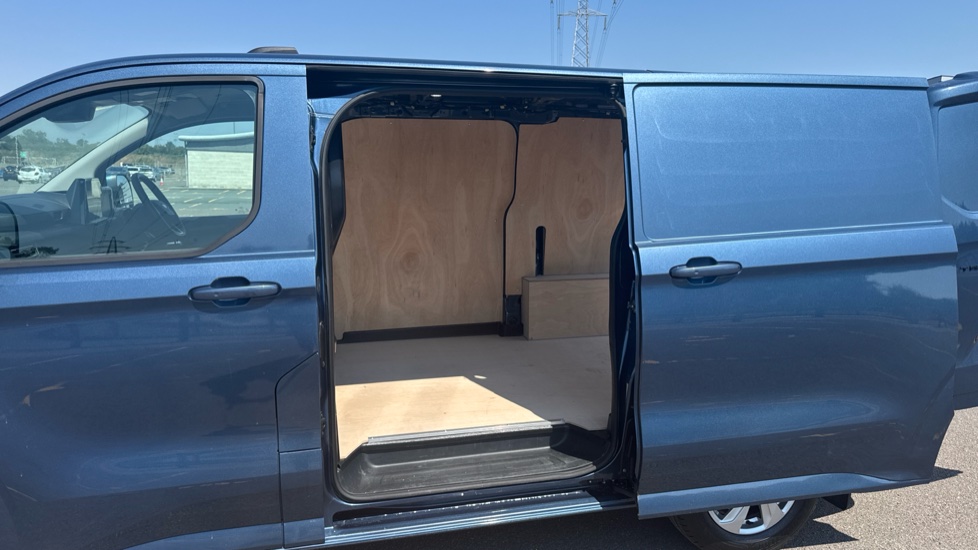 Ford Transit Custom 280 L1 Diesel Fwd 2.0 EcoBlue 136ps H1 Van Limited - Image 5
